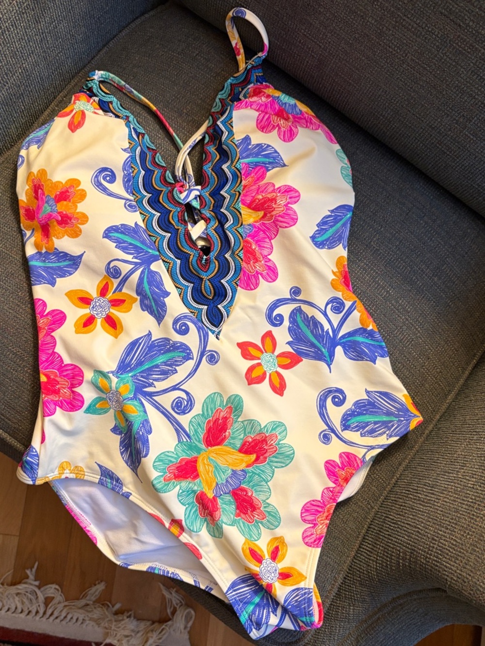 Cupshe White One-Piece Swimsuit with Multicolor Floral Print w/slim & sculpt -M